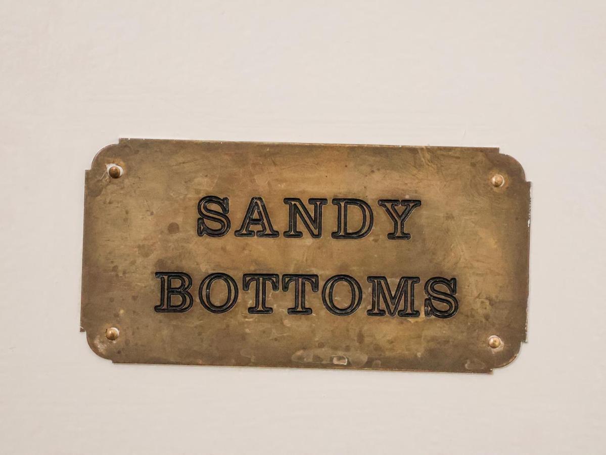 Sandy Bottoms Whitby Exterior photo